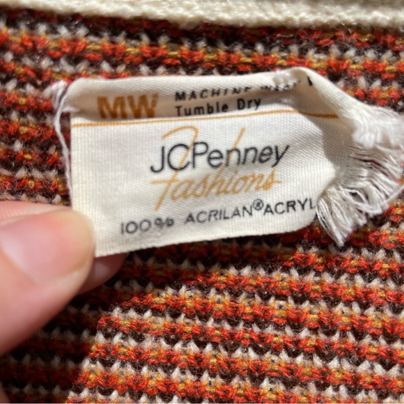 Scandinavian Pattern Sweater - Picture 4 of 4